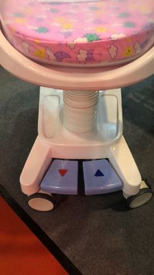 تخت کودک تخت کودک بیمارستان تخت نوزاد سیستم هیدرولیک کنترل 25 کیلوگرم بار کالسکه کودک بیمارستان سفید