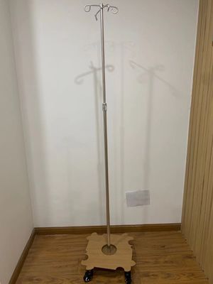 اتاق تختخواب بیمار با قطب IV آلومینیوم ایستاده ایستاده تزریق IV