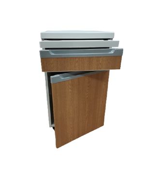 صفحه کابینت تختخواب بیمارستانی ساختار بشقاب آلومینیومی رنگ چوبی با کاستور