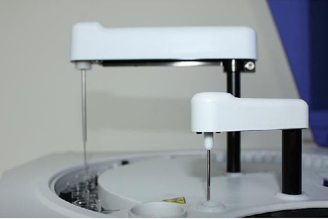 تجهیزات پزشکی بیوشیمی کاملاً اتوماتیک 6mm 400ul Laboratory Medical 1