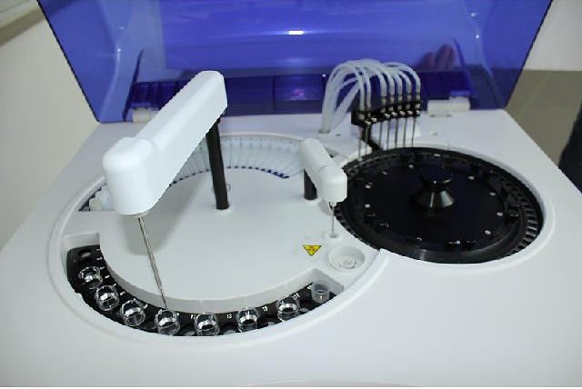 تجهیزات پزشکی بیوشیمی کاملاً اتوماتیک 6mm 400ul Laboratory Medical 0